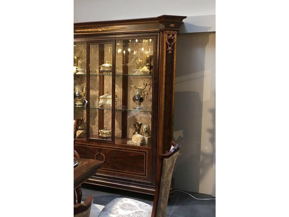 Arredo Classic: Modigliani: витрина 3 дверная стенка ткань (орех)